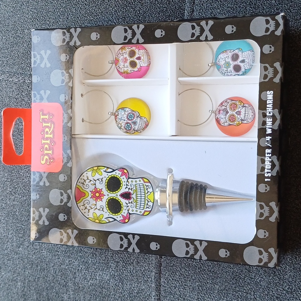 Wine Charm & Stopper Set New with tag